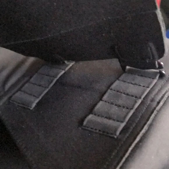 lululemon (L) Enlite Hydraffinity Vest - Picture 12 of 15